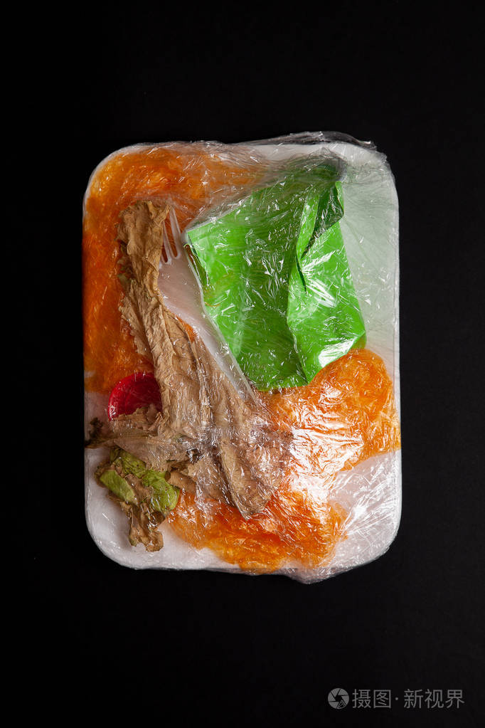 食品塑料污染的静物混合物.创意海报为禁止塑料运动.