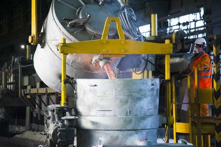当代大型铝铸造厂图片