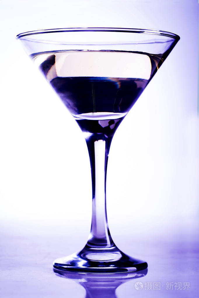 白底马提尼杯