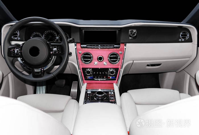 里面有现代豪华轿车.带有天然木板的车辆内部.带缝线的白色皮革.汽车