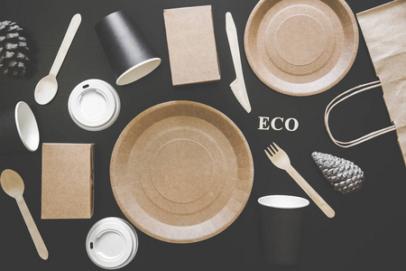 环保盘环保型一次性餐具,黑色背景纸.