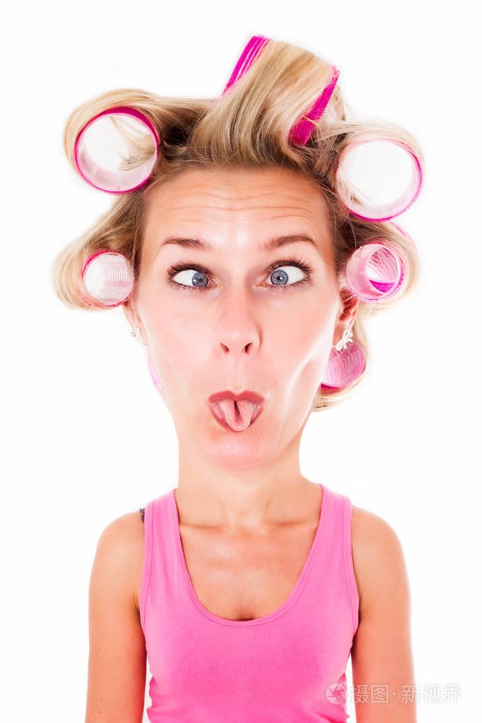 一个金发女人头大卷发脸蛋傻乎乎的