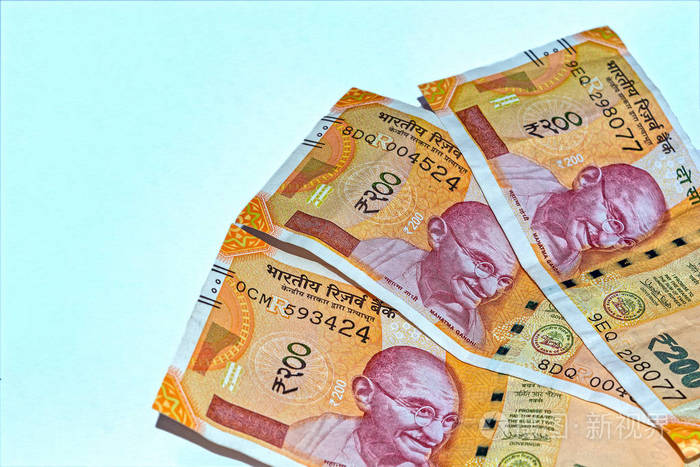 新的200卢比的印度货币在白色背景和复制空间