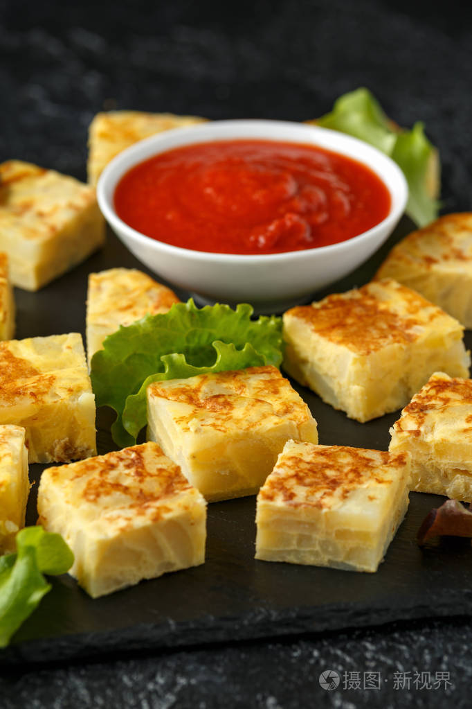 石板番茄酱西班牙土豆饼