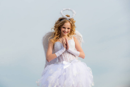 翅膀的小孩图片-翅膀的小孩素材-翅膀的小孩插画-摄图新视界