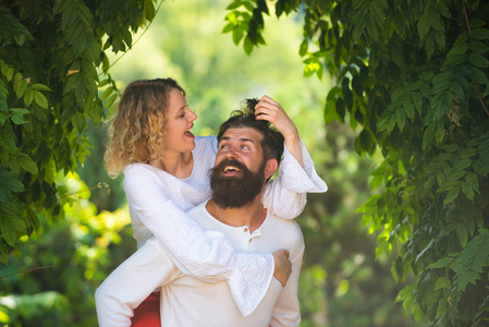 亲密关系和性关系.享受亲密关系的性感情侣.激情约会和爱情.照片