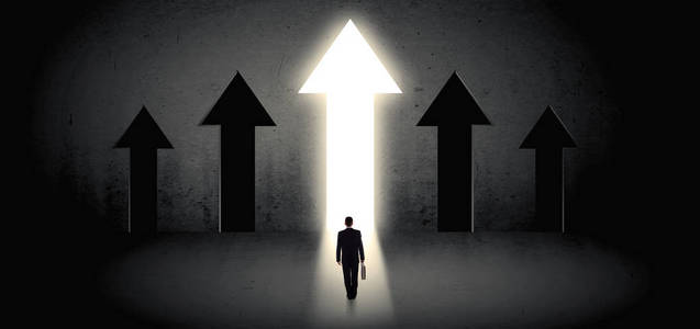 商人选择正确的道路照片