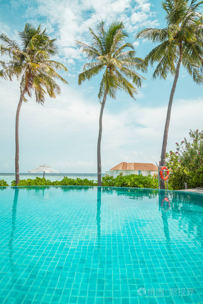 马尔代夫海滨游泳池