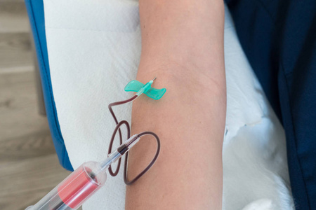 女人和血液收集图片