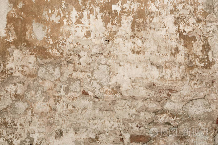 房屋墙壁上破旧破损的灰泥特写