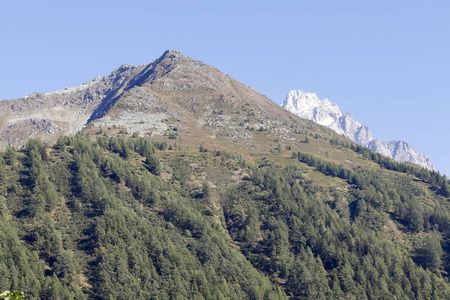 法国阿尔卑斯山的山峰图片