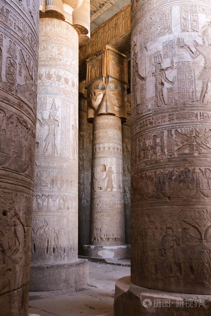 埃及基纳丹德拉神庙的柱子
