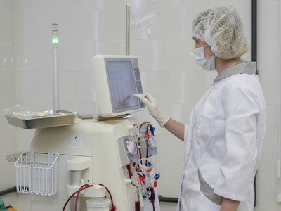 拯救生命给血血液透析,人工肾装置.拯救生命.照片