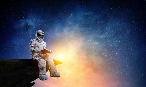 太空人与地球抽象主题照片