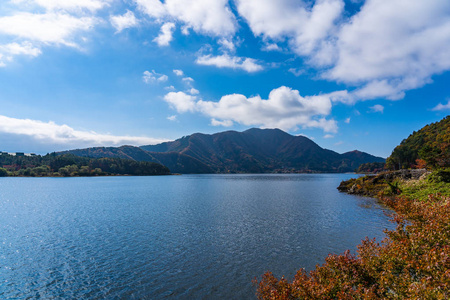 日本山梨川口湖周围美丽的风景图片
