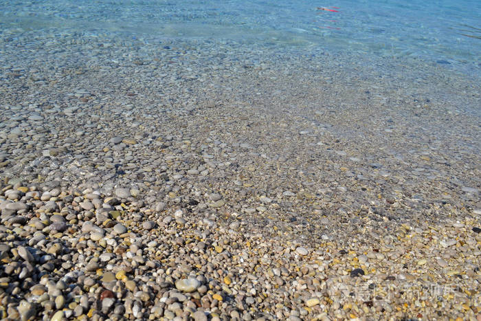 海水中的海石水下的鹅卵石从上往下看航海背景干净的海水透明的大海