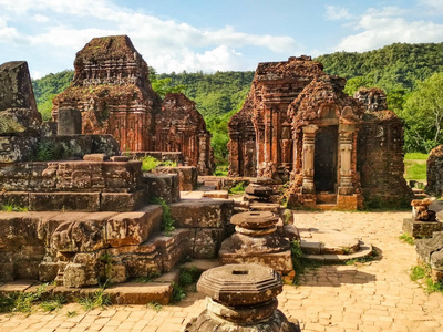 古老神秘寺庙的巨大废墟图片