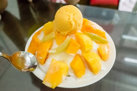 台湾著名小吃芒果刨冰图片