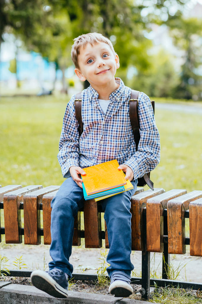 返校理念.健康的小学儿童.