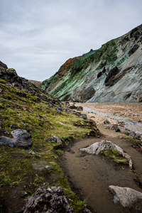 彩色流纹岩火山山脉地标全景图片