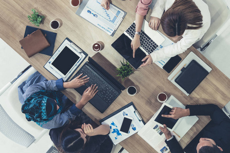 职场人士移动办公图片