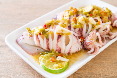 蒸鱿鱼香辣柠檬汁蒸鱿鱼照片