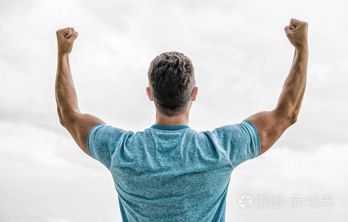 肌肉发达的背部男子隔离白色男人高兴的情绪庆祝有利可图的交易追随你