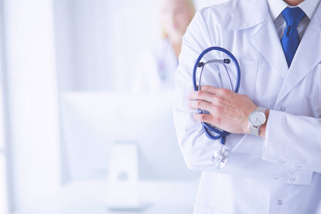 手拿听诊器的医生医疗图片