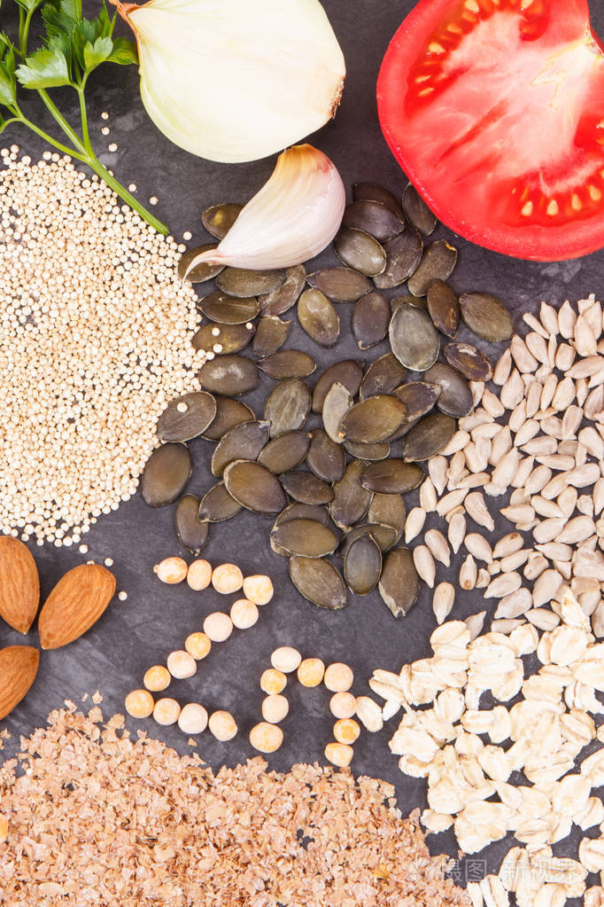 含锌的营养食物作为维生素矿物质和纤维来源的健康营养