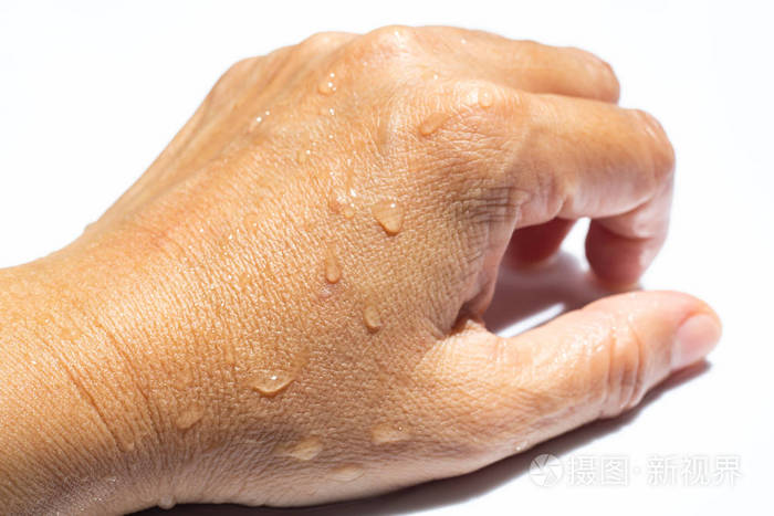 的女士湿背特写和微距拍摄选择性聚焦亚洲身体皮肤部分放松浴保健概念