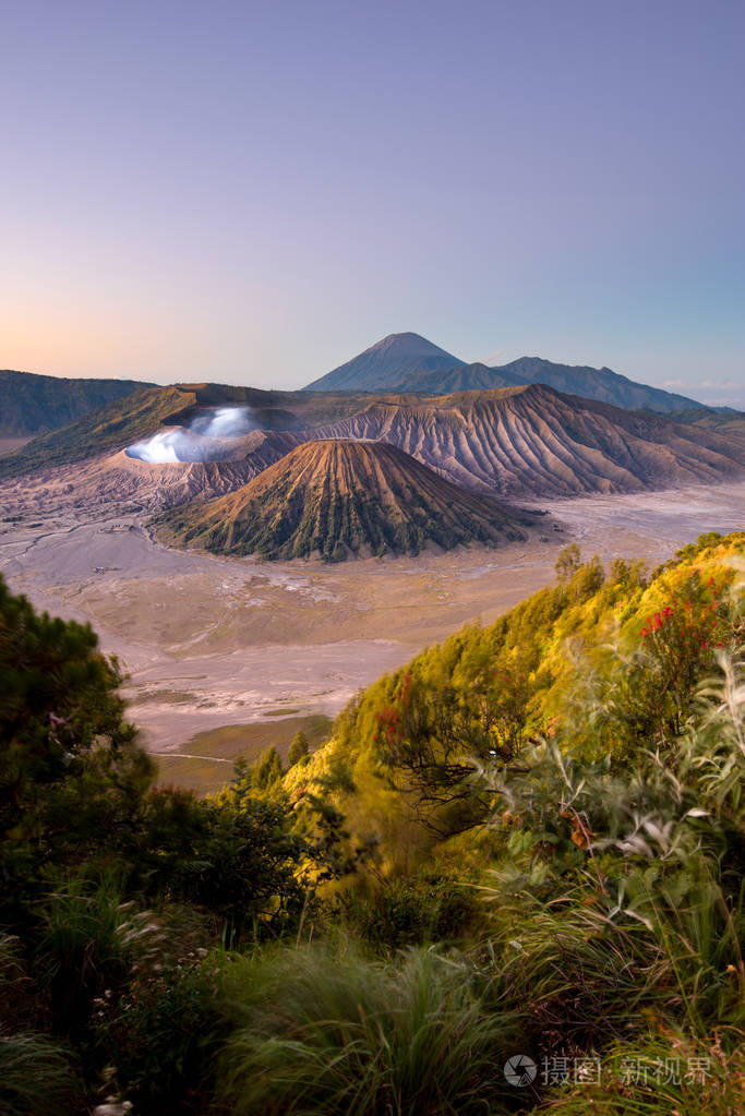 日出时的布罗莫火山爪哇印度尼西亚