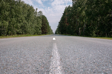 带标线汽车用平坦沥青路面照片