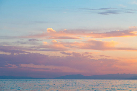 美丽的云,柔和的颜色.自然背景照片