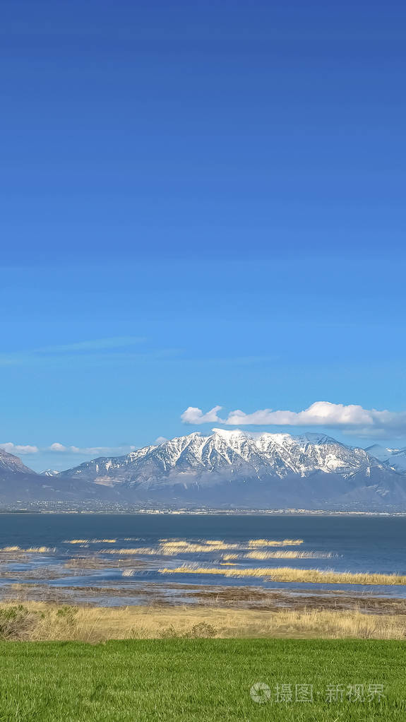 白雪皑皑的白雪皑皑山峦和蓝天照片-正版商用图片2mb3oj-摄图新视界