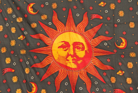 节日辛博尔太阳的符号被画在一块宫殿或桌布上,是太阳神照片