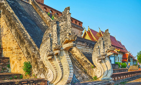 泰国清迈切迪琅的雕刻纳迦蛇图片