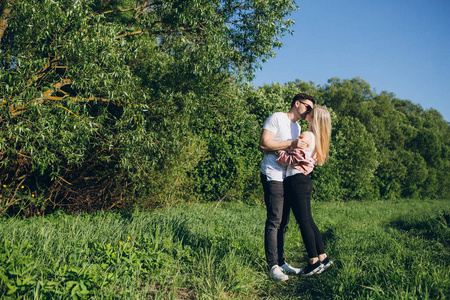 男女吃东西接吻图片