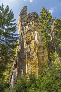捷克国家公园的孤石图片