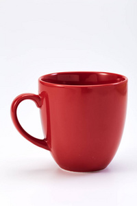 白色背景的红色陶瓷杯图片