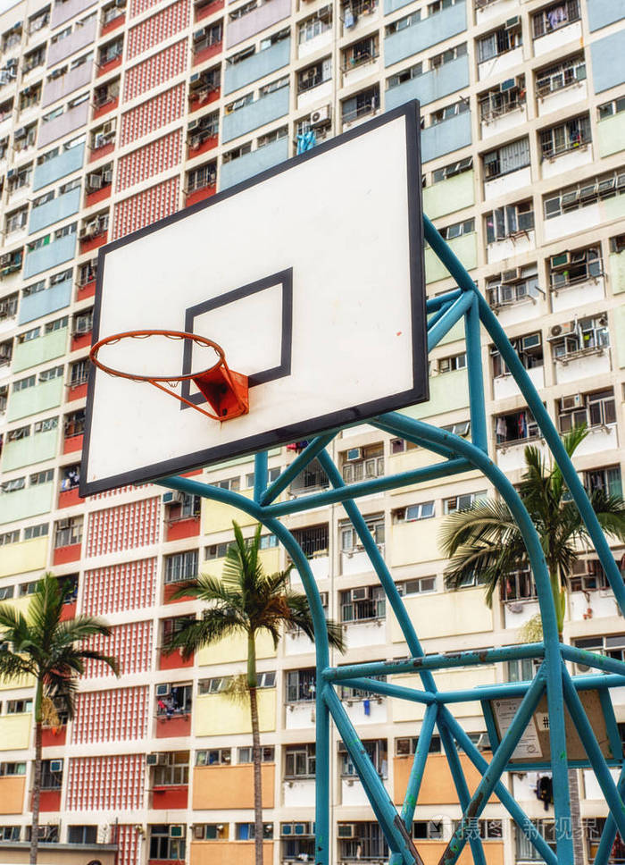 彩虹彩色篮球场以windows为背景