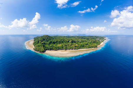印尼摩鹿加群岛,班达群岛,艾岛.顶级旅游目的地,最佳潜水浮潜.照片