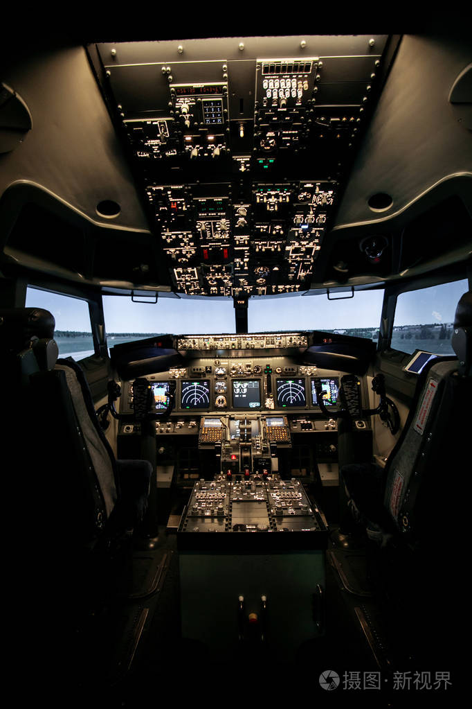 飞机内部飞机内部的驾驶舱视图从飞机飞行员的角度看