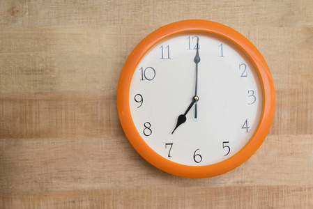 七点钟摄影图 七点钟图片大全 七点钟照片 摄图新视界