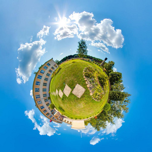 360视角的小行星地球.世界全景图.夏天的小星球,绿草成荫,阳光普照.