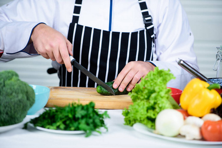 素食主义者.健康食品烹饪.戴帽子的厨师.秘方.节食和有机食物,维生素.