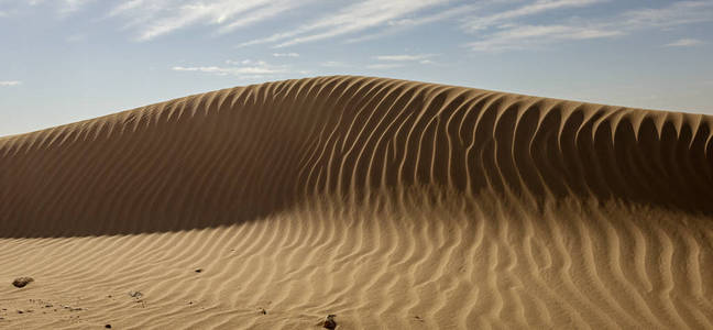 波纹状沙丘图片