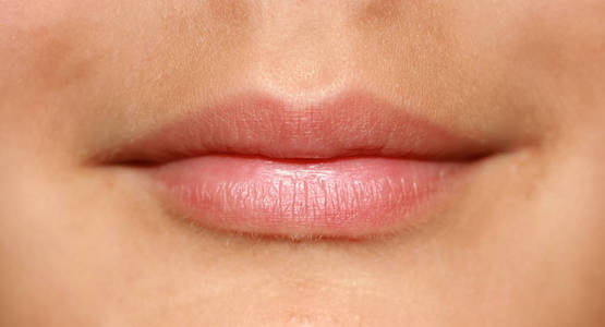 嘴唇干图片
