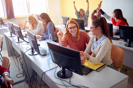 笔记本电脑上课图片