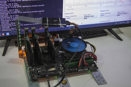 加密货币采矿设备.通过互联网接收虚拟货币的技术.照片