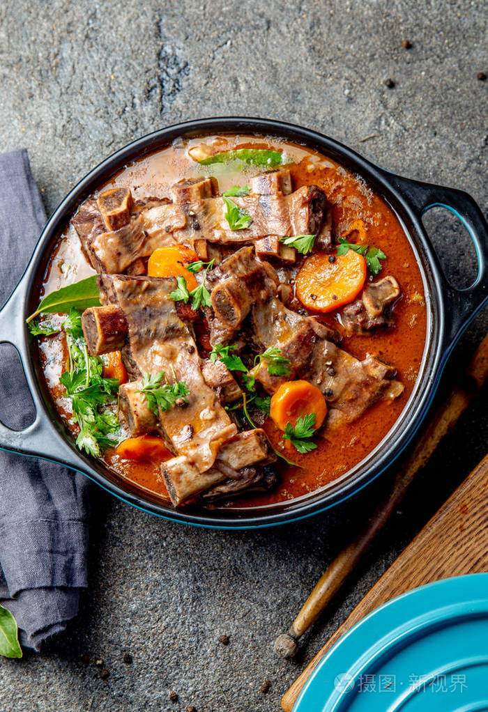 布吉侬牛排红葡萄酒红萝卜洋葱炖牛排骨法国菜